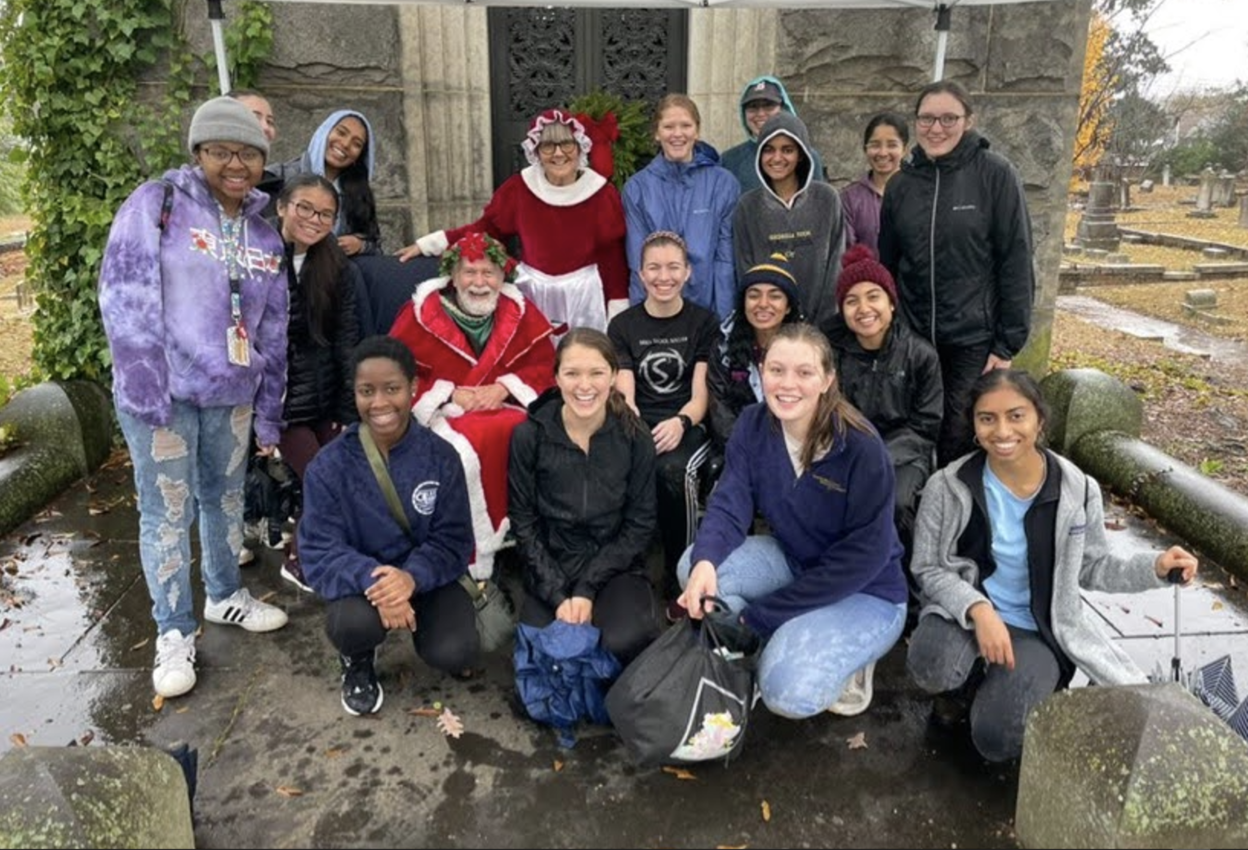 HP students pose with Victorian Santa and Mrs. Claus